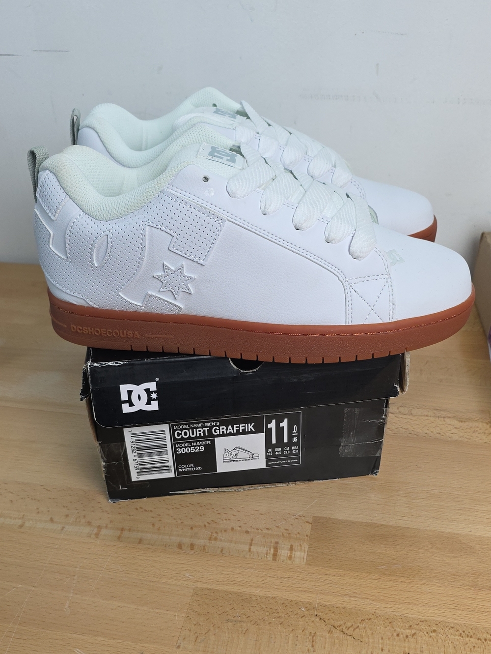 DC White Low-Top Sneakers with Gum Outsole Size 11 Men Court Graffik